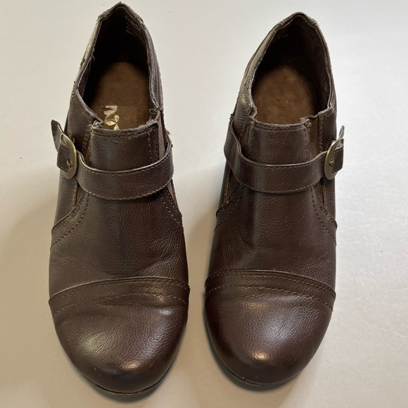 BARETRAPS ANKLE BOOTS brown woman’s size 7 - Picture 6 of 11